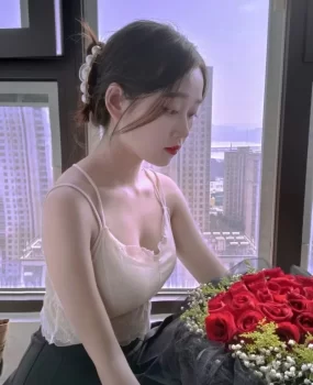 三峡广场清纯美女